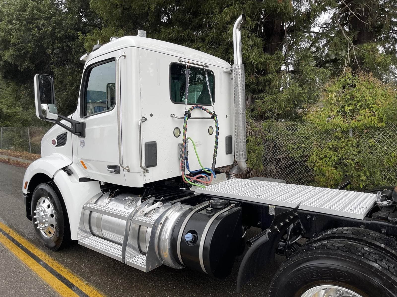 2019 Peterbilt 579 image 2
