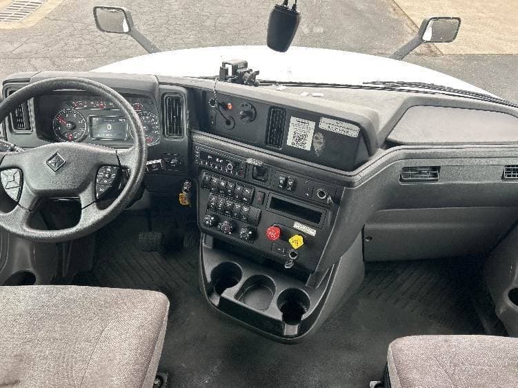 2023 International LT62F image 6