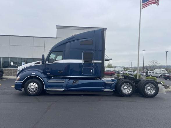 2021 Kenworth T680 image 2