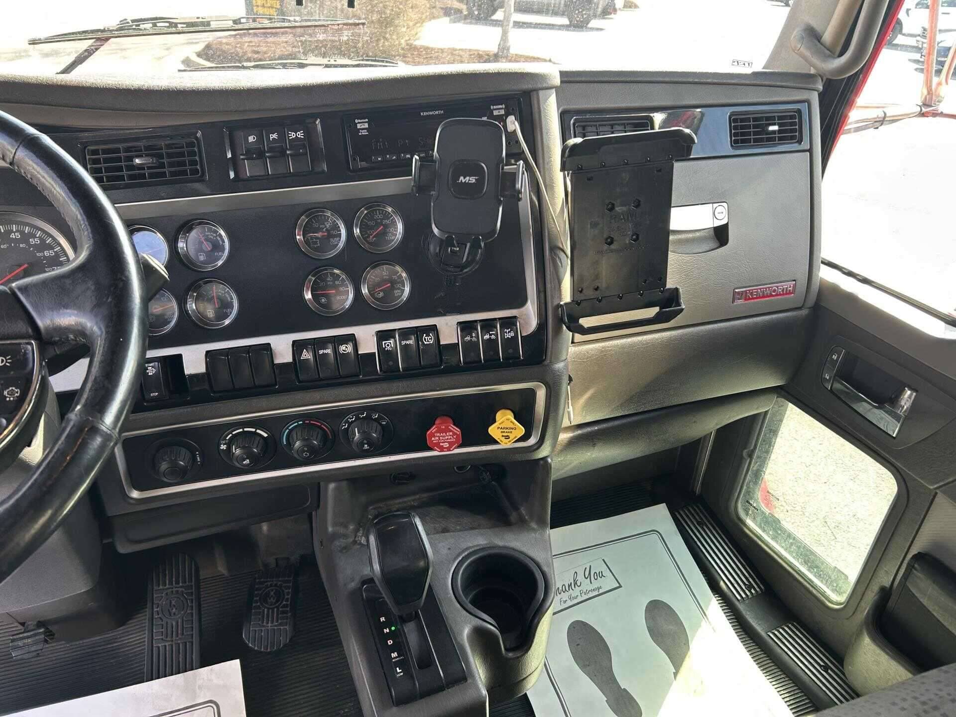 2019 Kenworth T8 Series image 11
