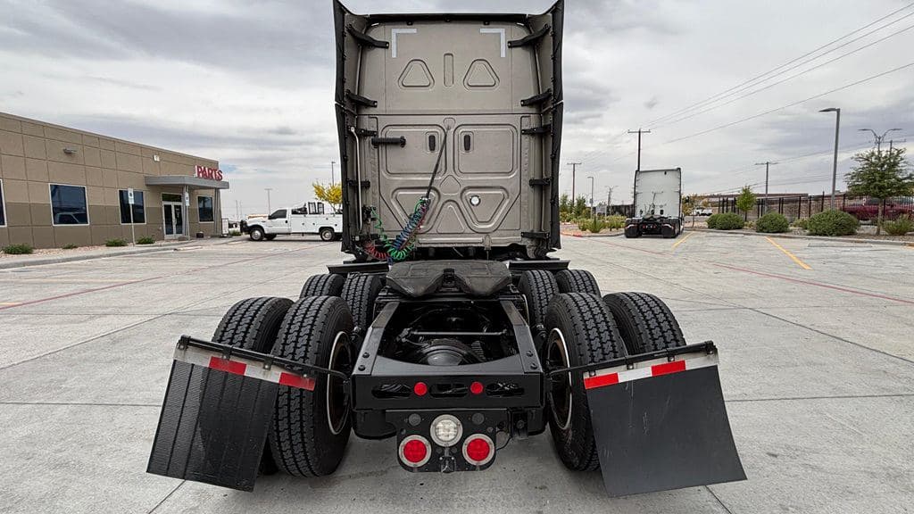 Used 2024 FREIGHTLINER PT126064ST image 7