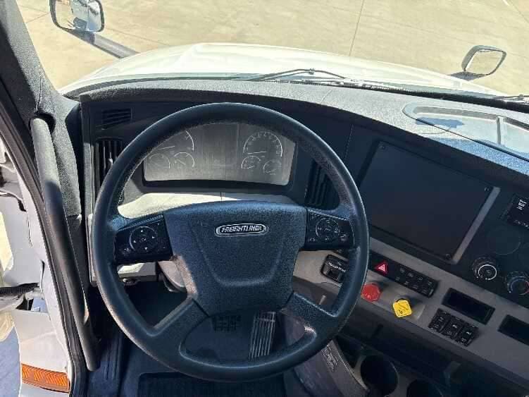 Used 2020 FREIGHTLINER CASCADIA 126 Conventional - Sleeper Truck in FORT WORTH, TX image 10