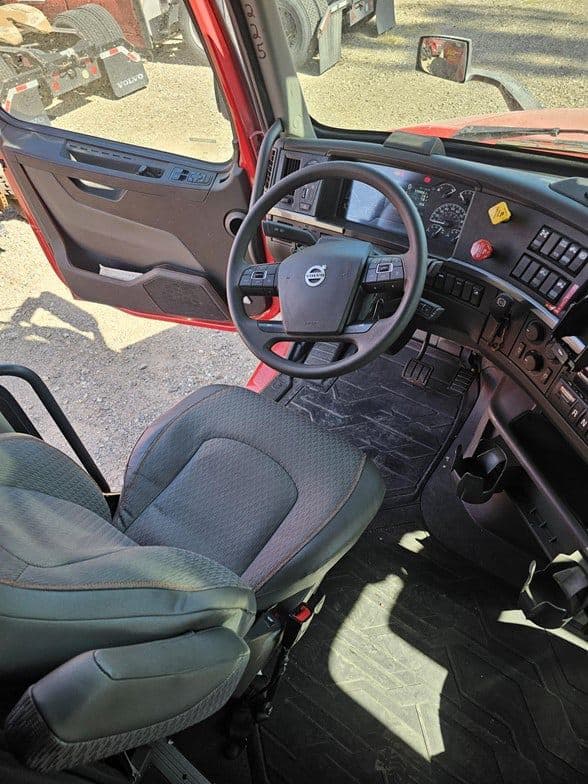 2023 Volvo VNL64T760 image 11