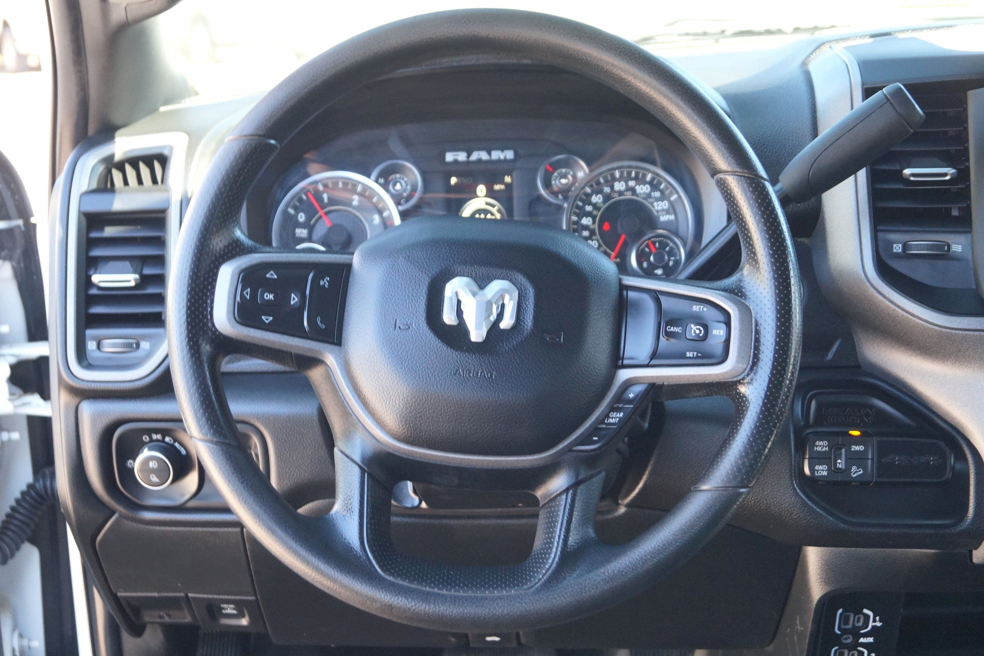 2024 RAM 2500 Tradesman - Service Utility Truck - 4WD 6.7L I6 Cummins image 19
