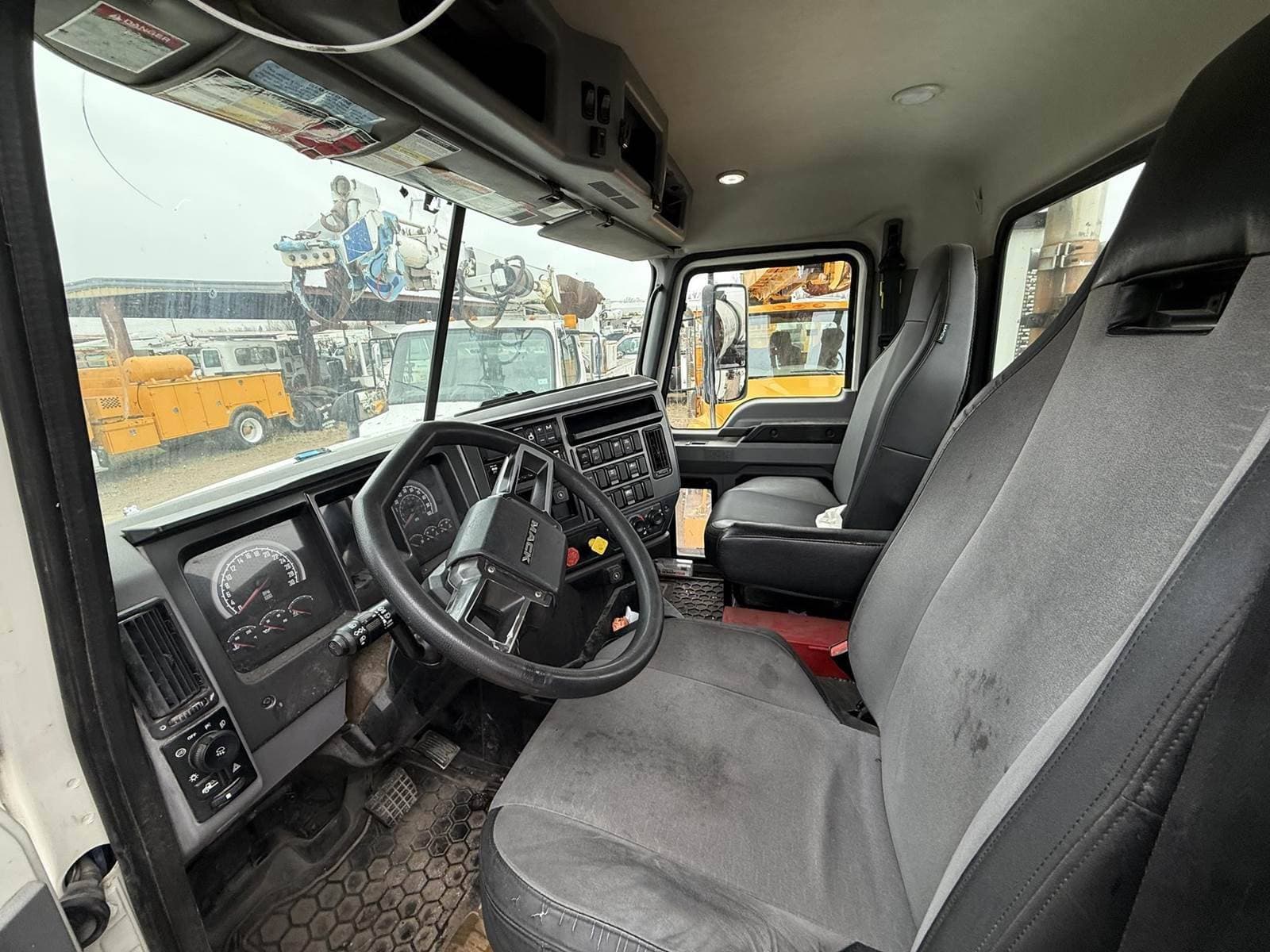 2019 Mack Anthem 64T Day Cab Truck - MP8 455HP, 12 Speed M Drive Amt image 29