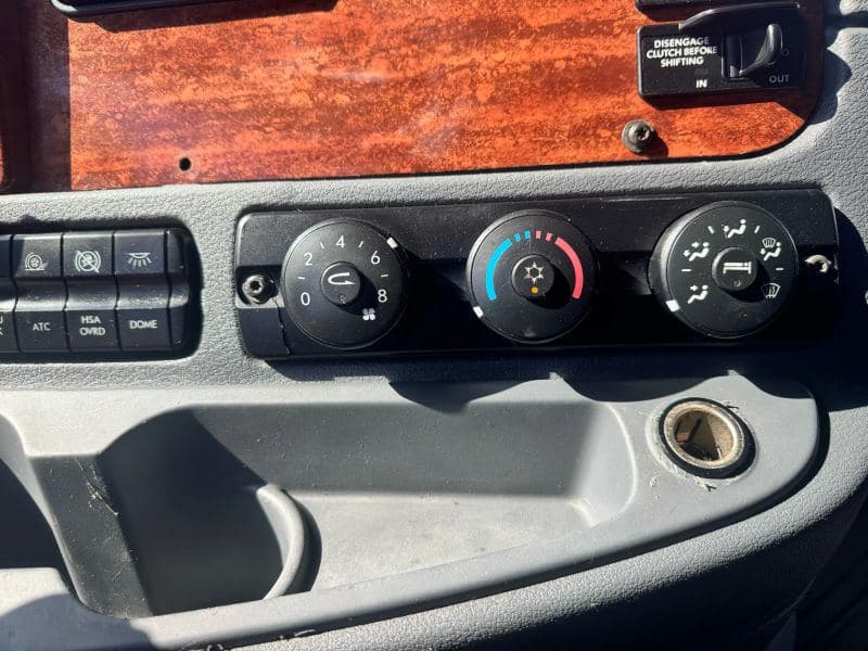 2016 Freightliner Cascadia image 32