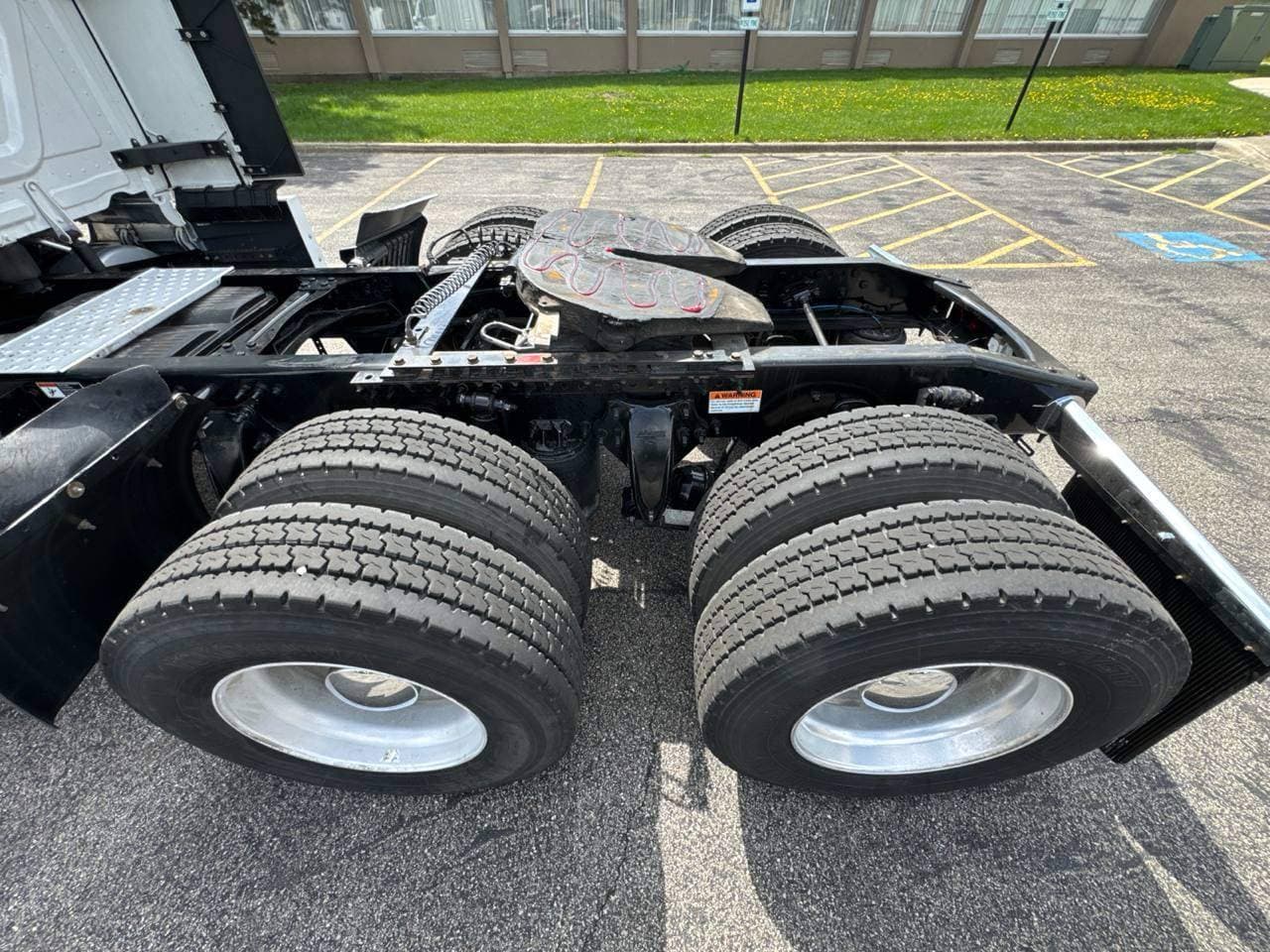 2022 Freightliner Cascadia 126 image 9
