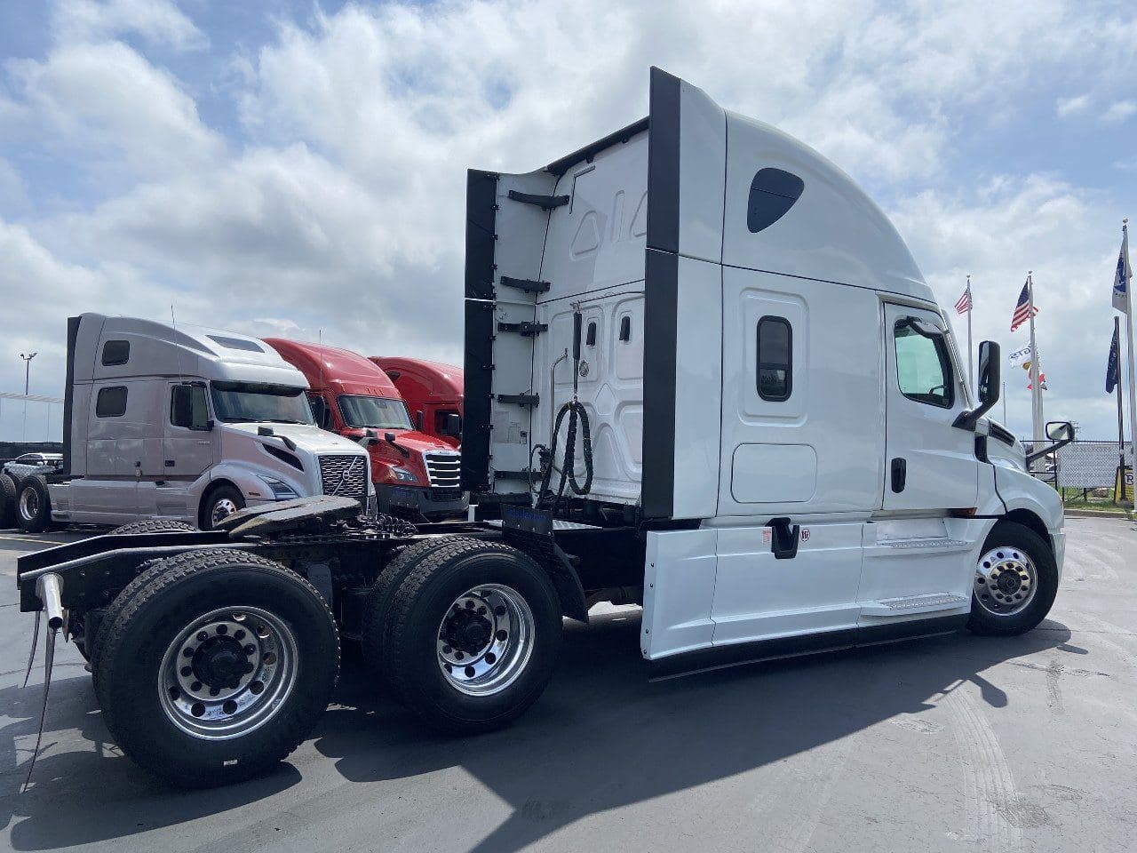 2020 FREIGHTLINER Cascadia CA126 Tandem Axle Sleeper image 4