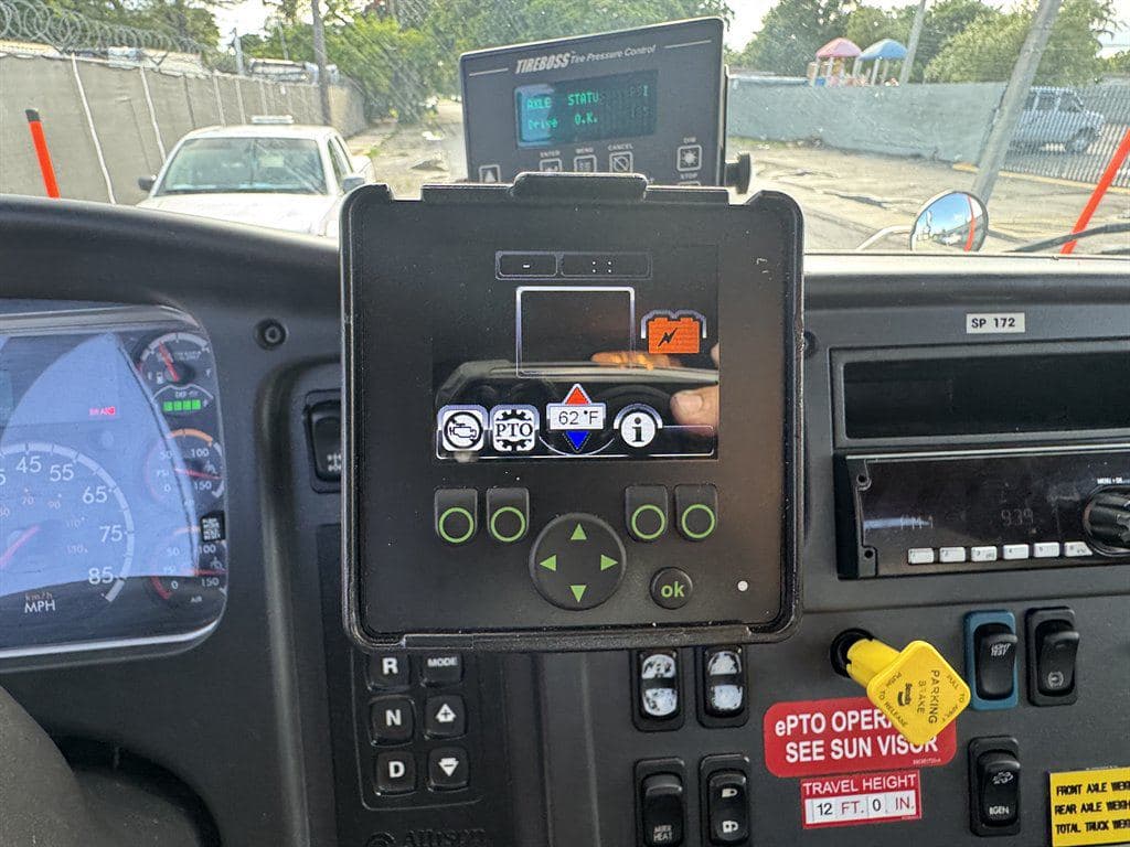 2018 Freightliner M2-106 image 71
