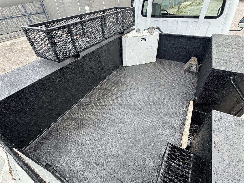 2018 Freightliner M2-106 image 32