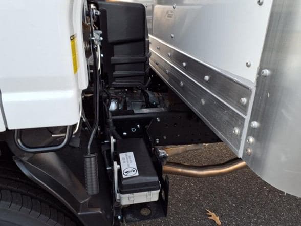 2025 Isuzu NRR image 13