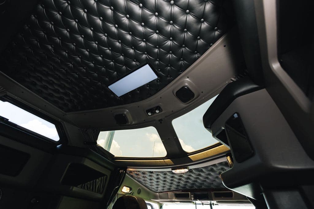 New 2026 KENWORTH W900L image 12
