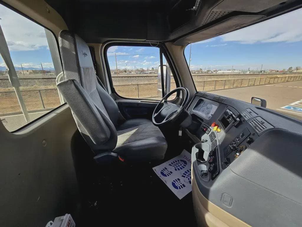 2018 Freightliner Cascadia 113 image 13