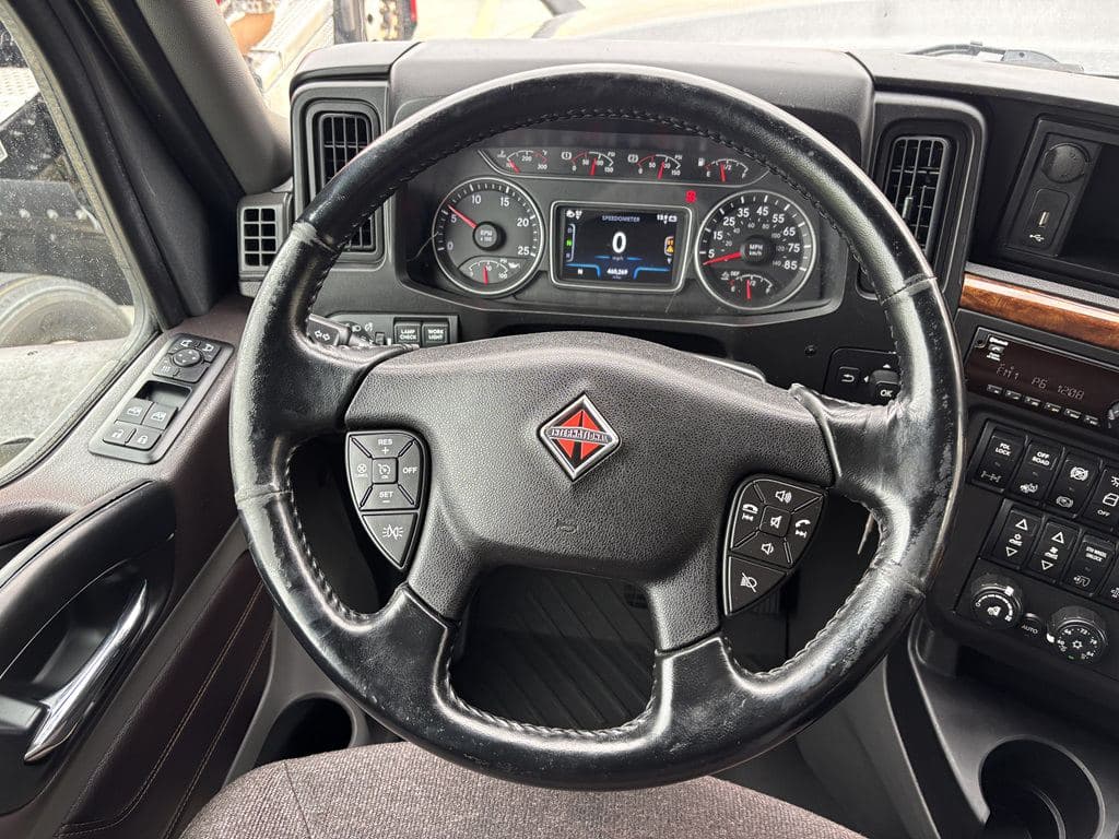 Used 2021 INTERNATIONAL LT625 image 22