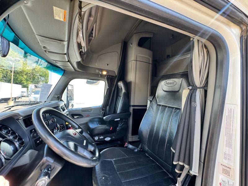 2022 Peterbilt 579 image 34