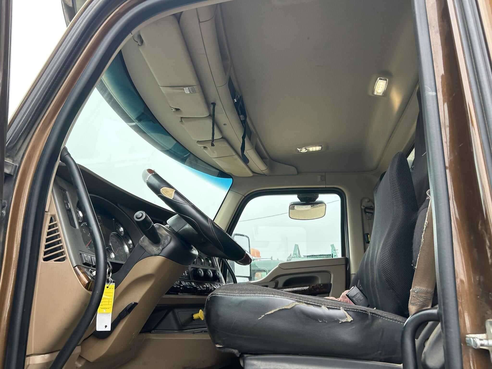 2016 Kenworth T880 image 8