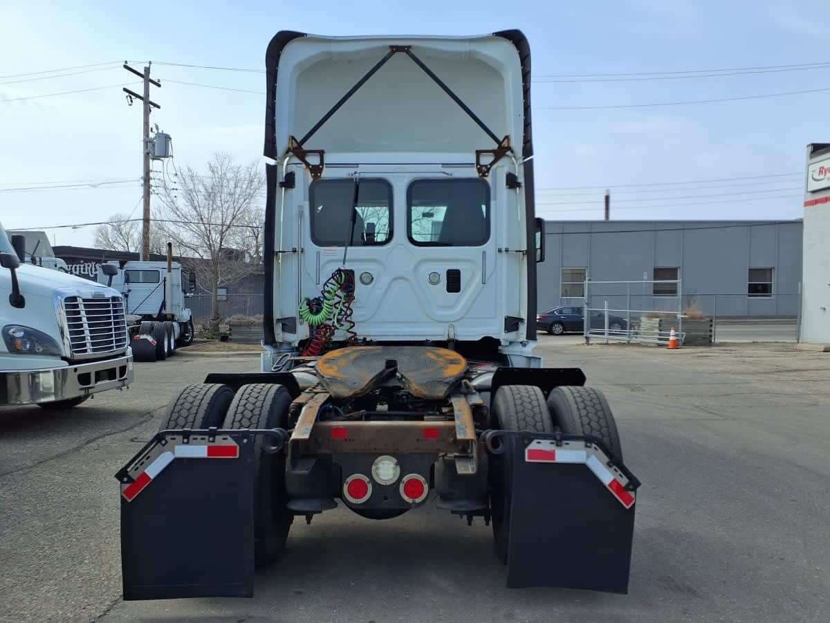 Used 2017 FREIGHTLINER Conventional - Day Cab - CASCADIA 125 For Sale image 5