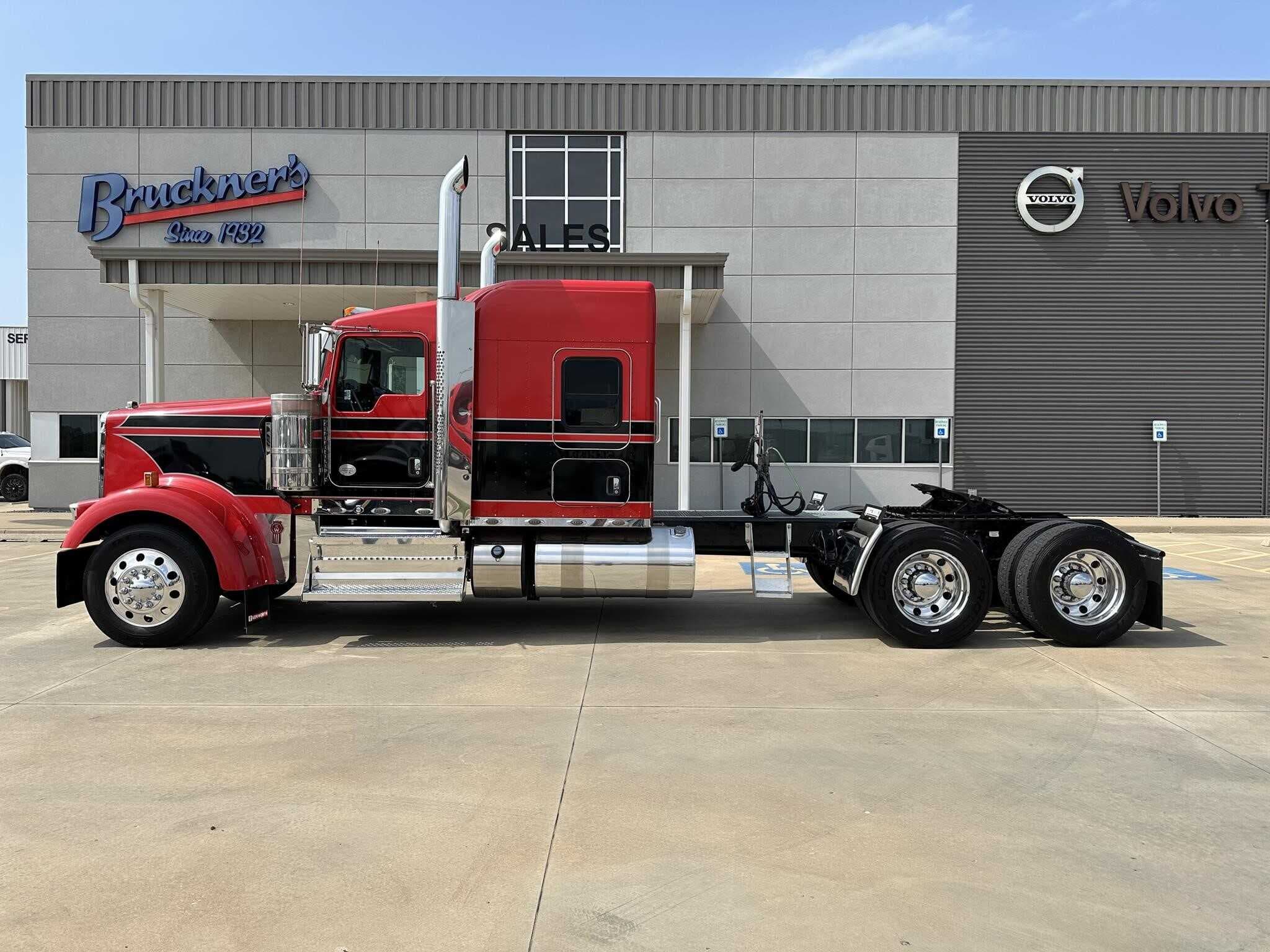 2019 Kenworth W9 Series image 2