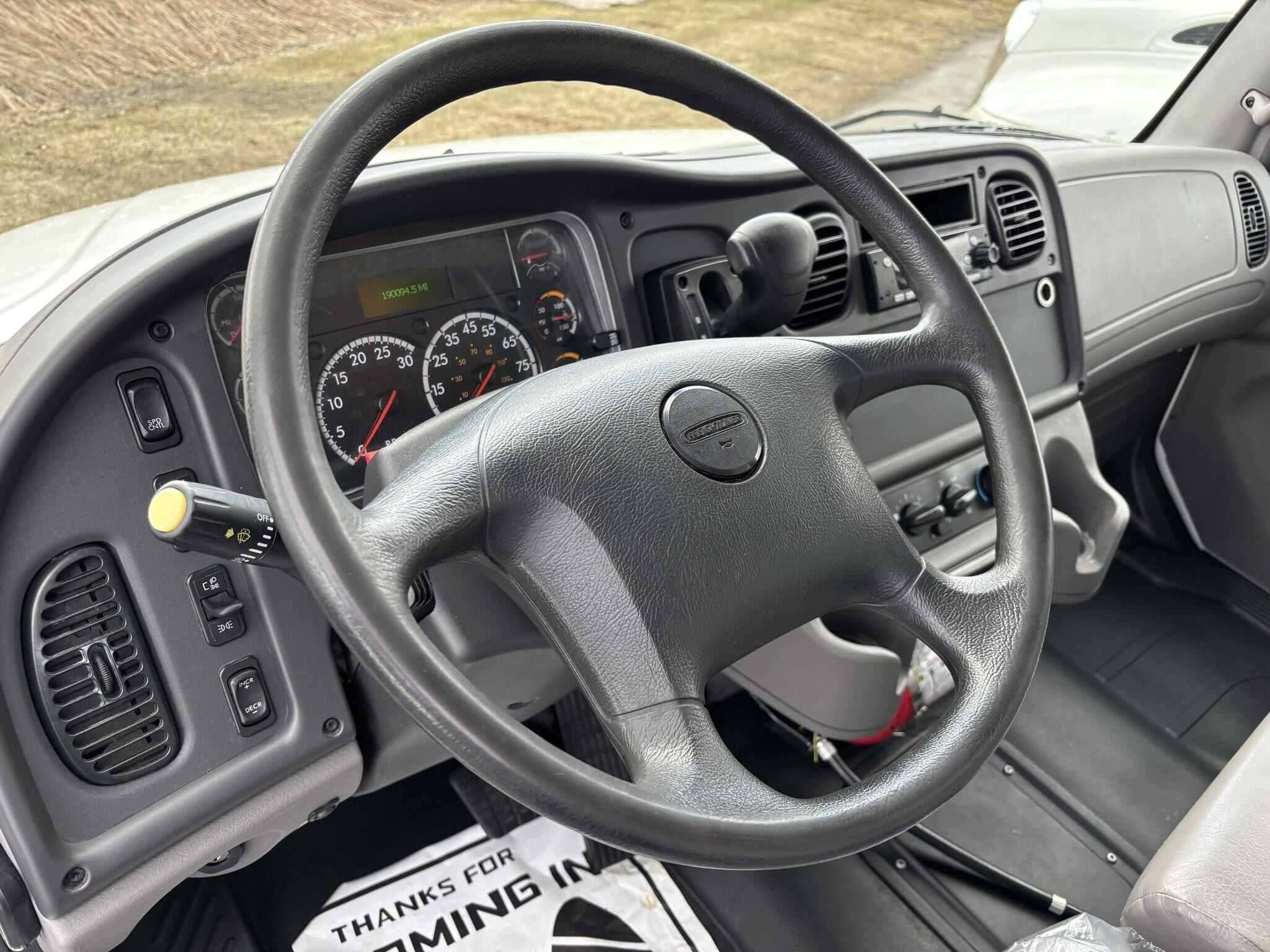 2023 Freightliner M2 image 3