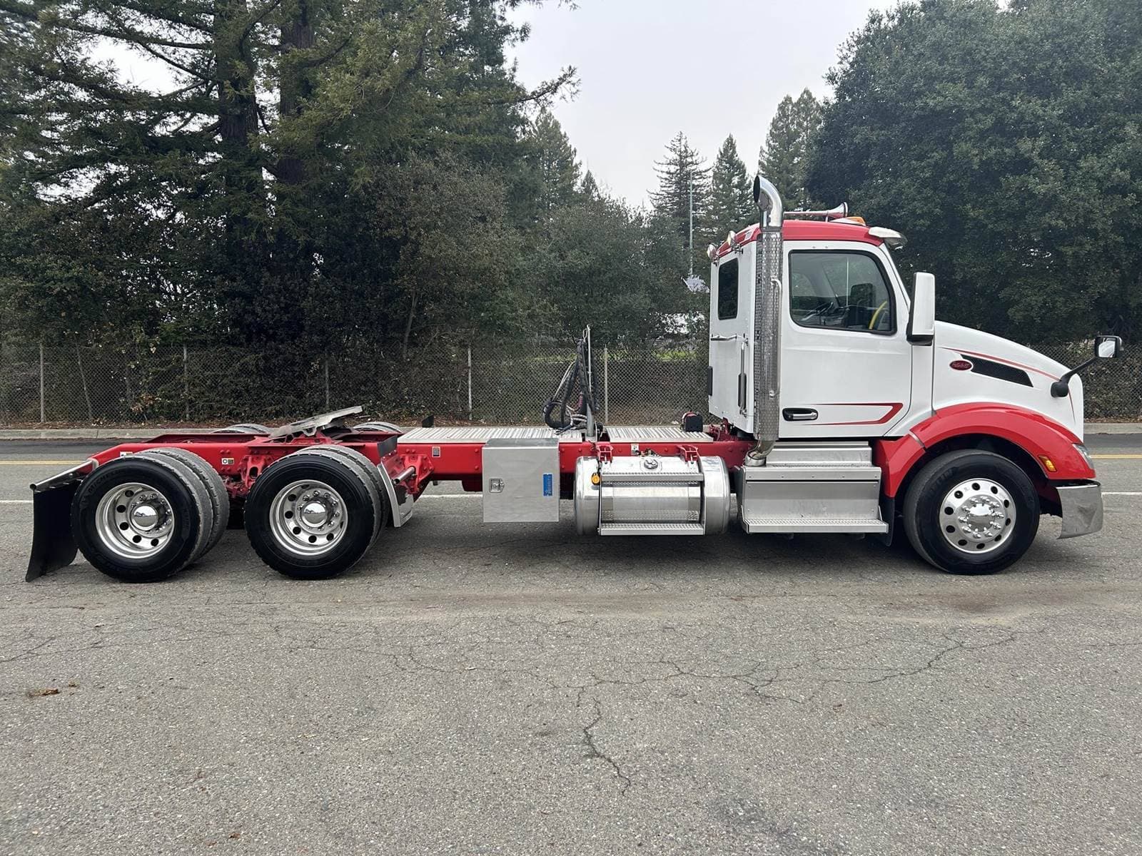 2022 Peterbilt 579 image 9