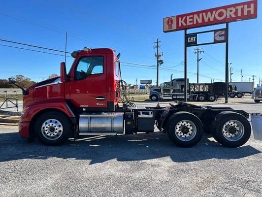2023 Kenworth T680 image 2