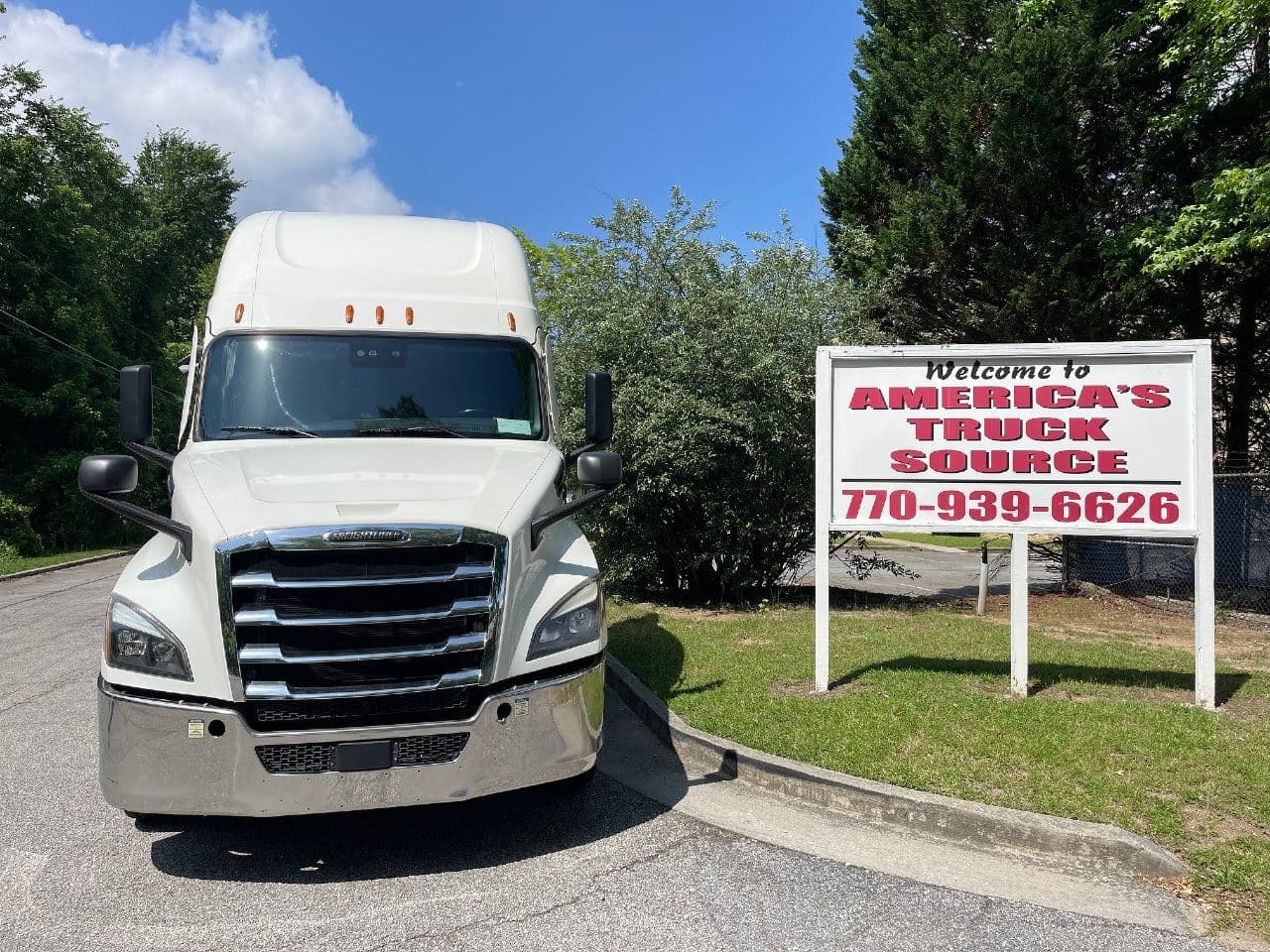 2020 Freightliner Cascadia 126 image 8