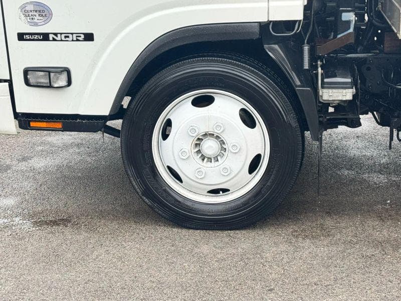 2018 Isuzu NQR image 14