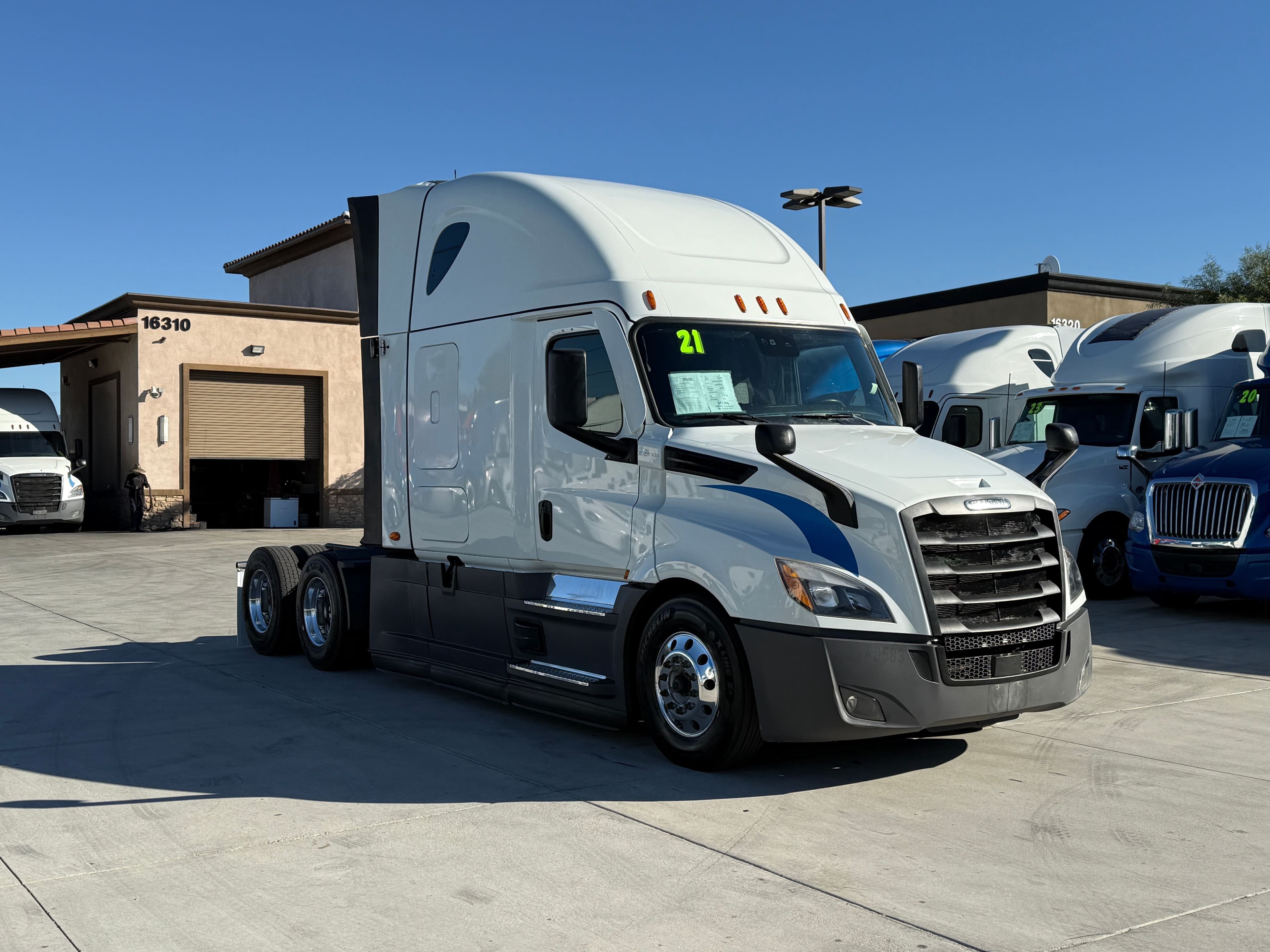 2021 Freightliner Cascadia 126 image 3