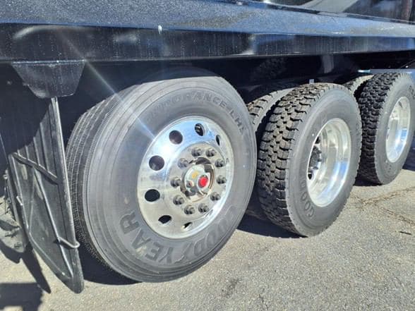 2025 Kenworth T880 image 8