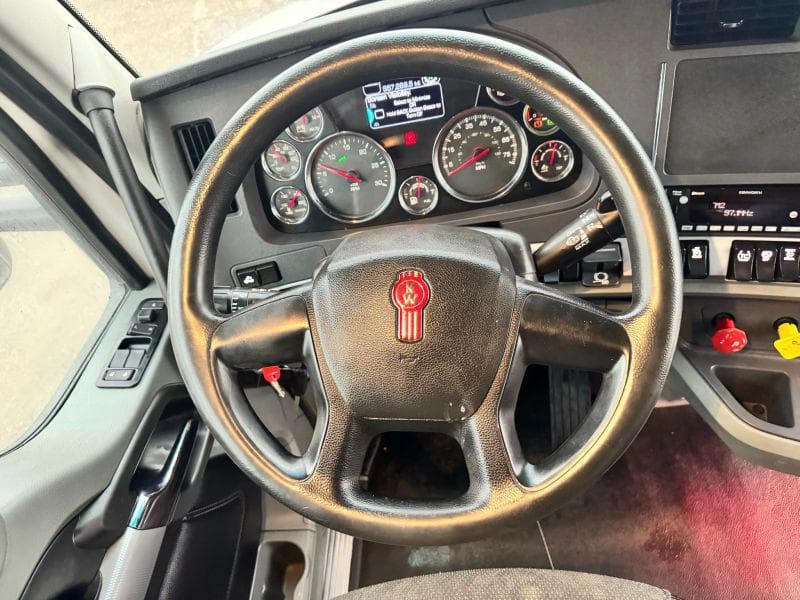 2021 Kenworth T600 image 22