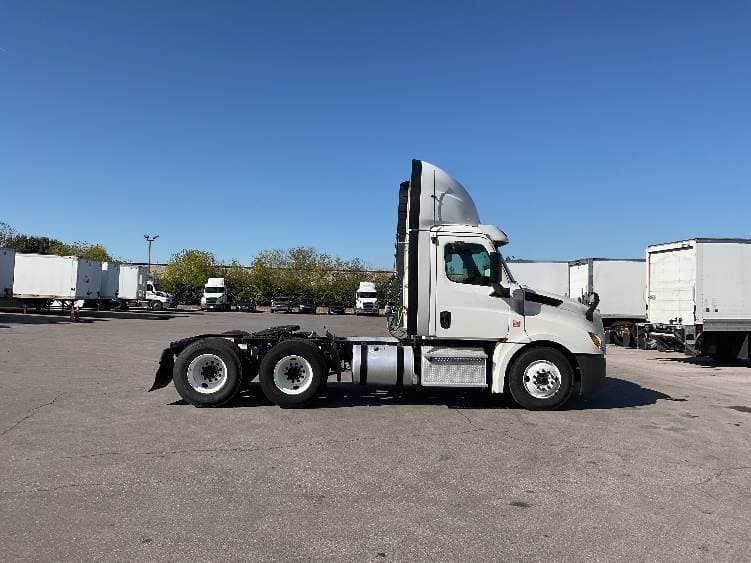 2019 Freightliner Cascadia image 8