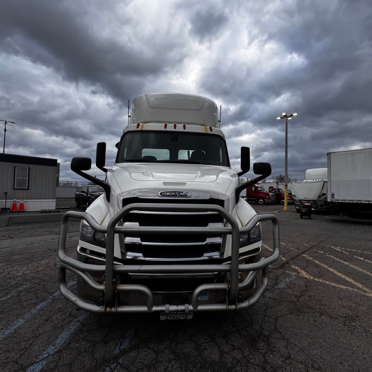 Used 2019 FREIGHTLINER Conventional - Day Cab - CASCADIA 116 image 2
