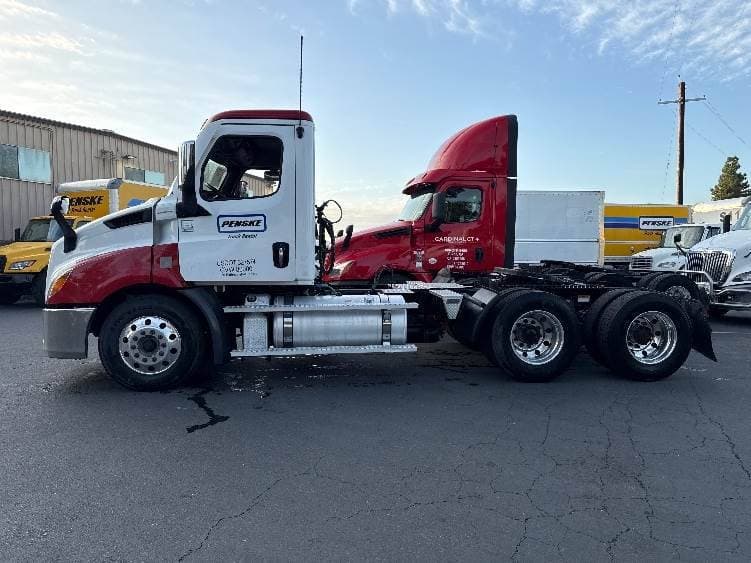 2021 Freightliner Cascadia image 5