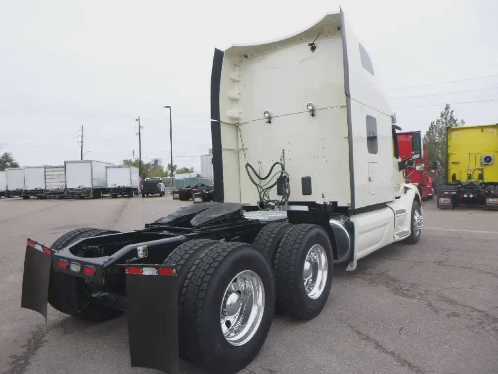 2022 Peterbilt 579 image 3