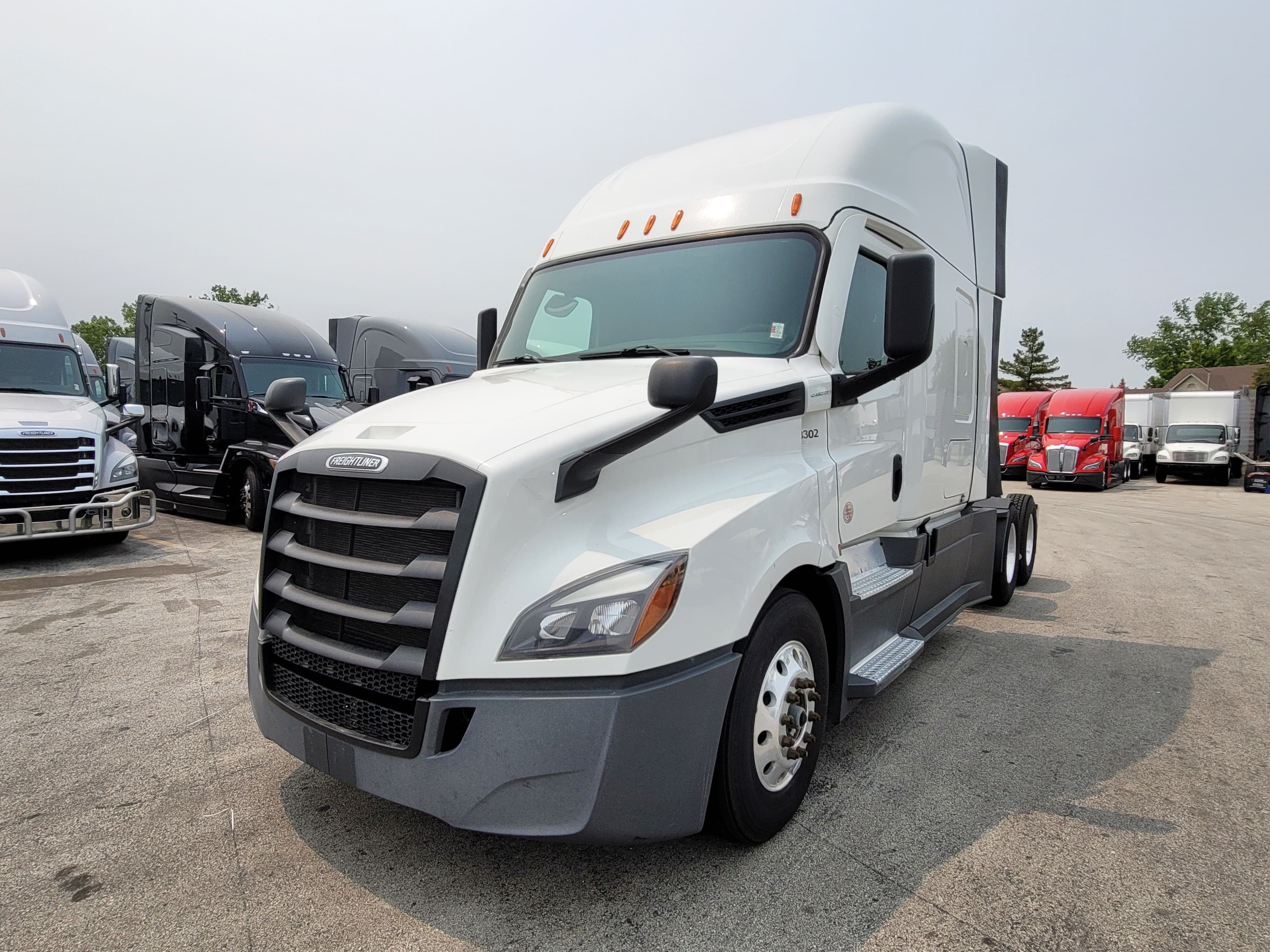 2023 Freightliner Cascadia 126 image 1