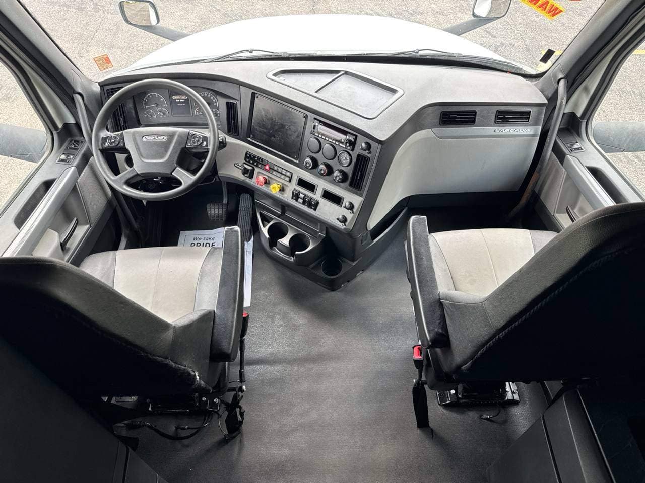 2022 Freightliner Cascadia 126 image 12