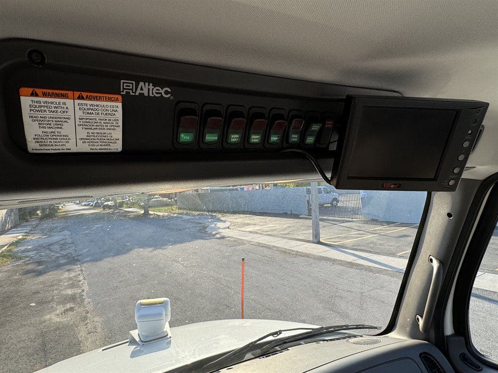 2015 Freightliner M2 106 image 66