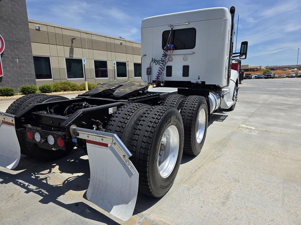 Used 2022 KENWORTH T880S image 10