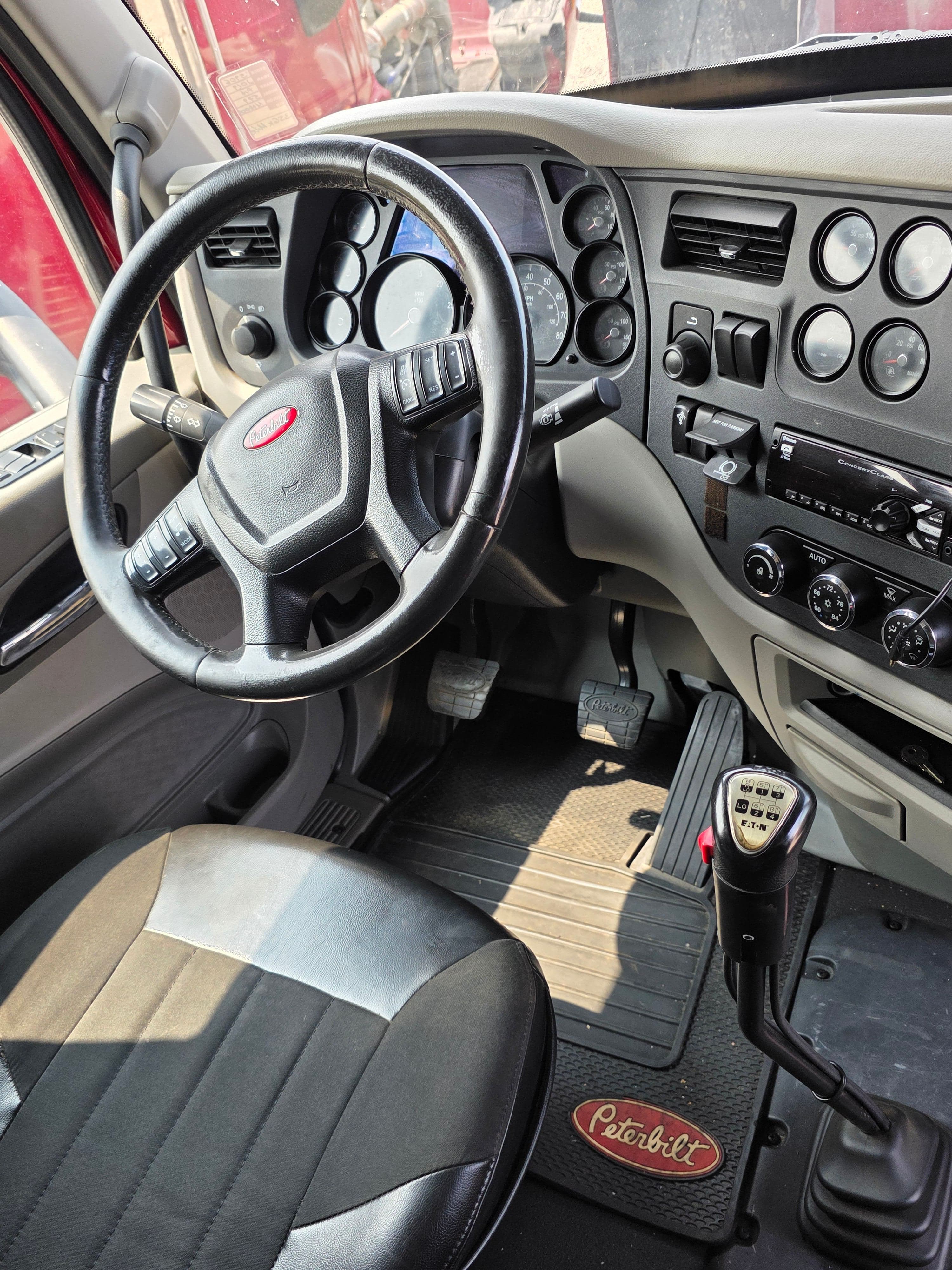 2019 Peterbilt 579 image 9