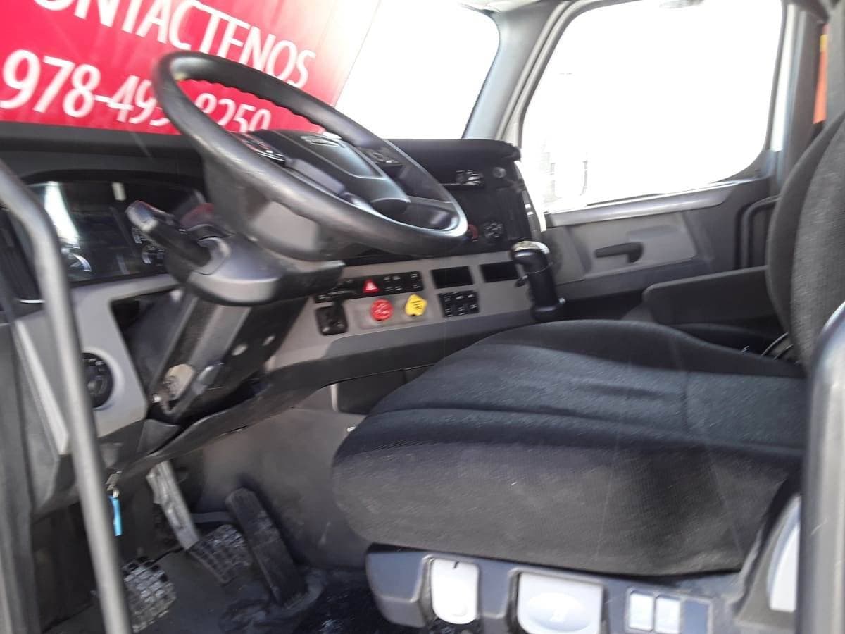 2020 Freightliner Cascadia 126 Sleeper Semi Truck - 72" Condo Sleeper, 455HP, 10 Speed Manual image 7