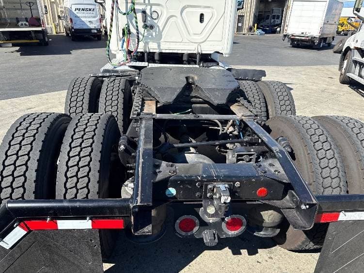 2018 Freightliner Cascadia image 8