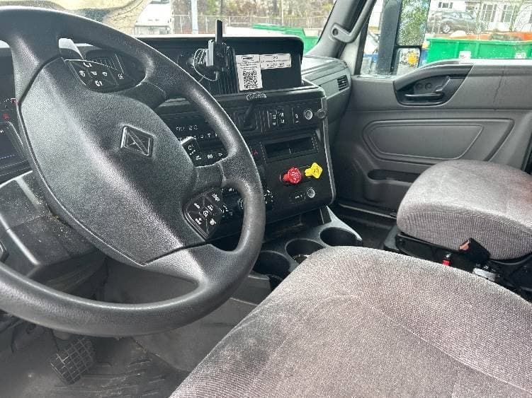 2023 International LT625 Sleeper Semi Truck - 73" Integral Sleeper, Cummins 450HP, 12 Speed Automatic image 4