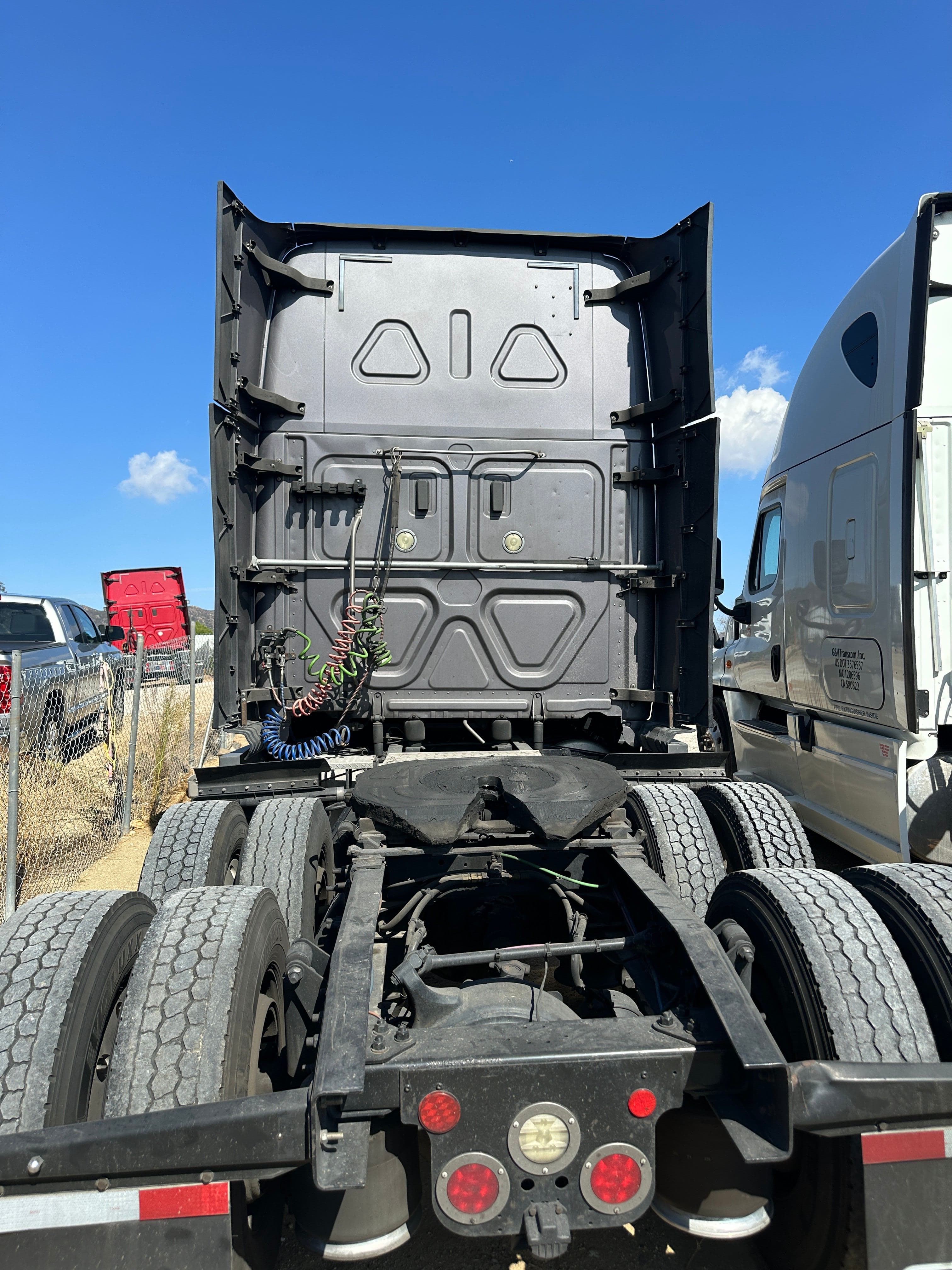 2019 Freightliner Cascadia image 3