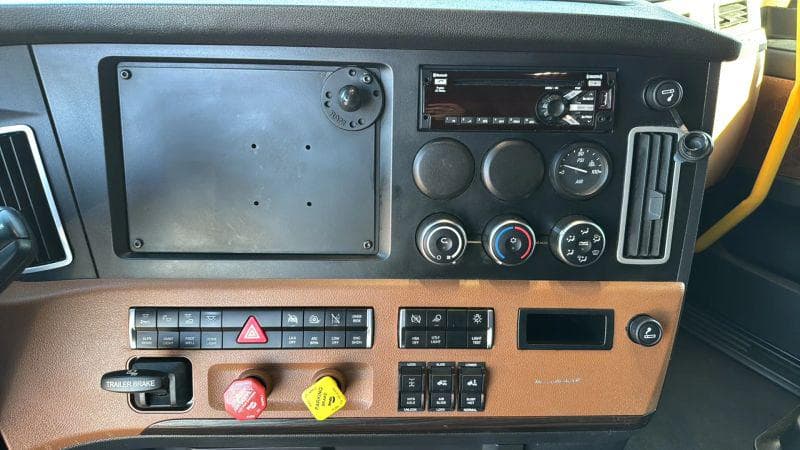 2021 Freightliner Cascadia image 31