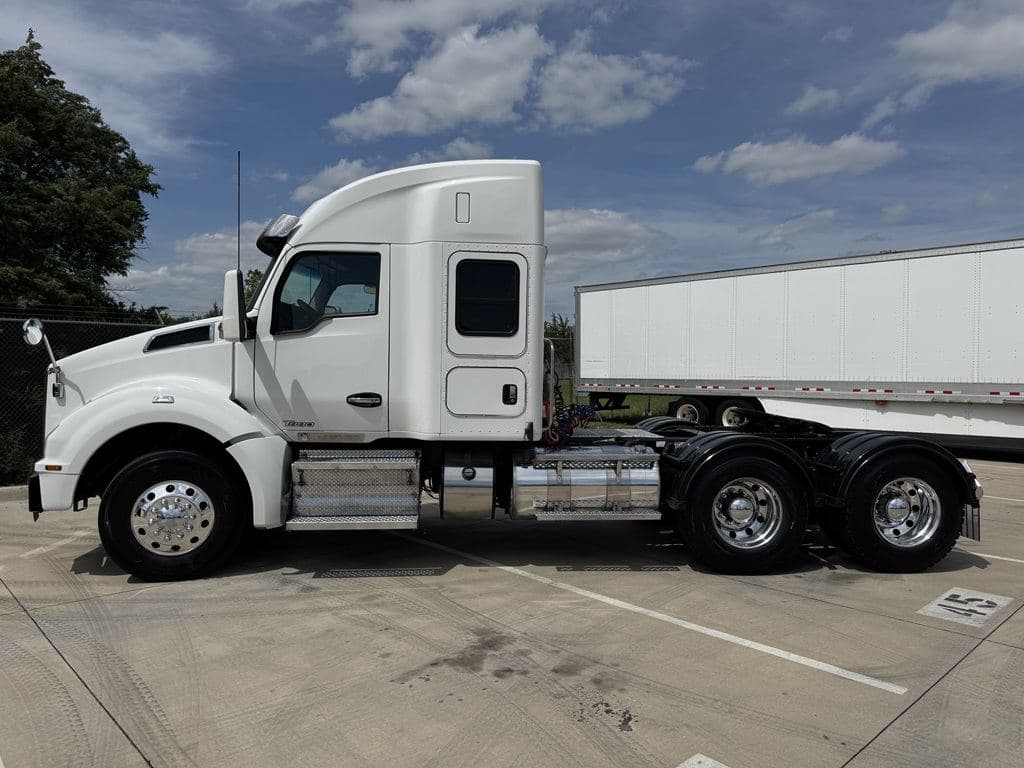 Used 2021 KENWORTH T880 image 19