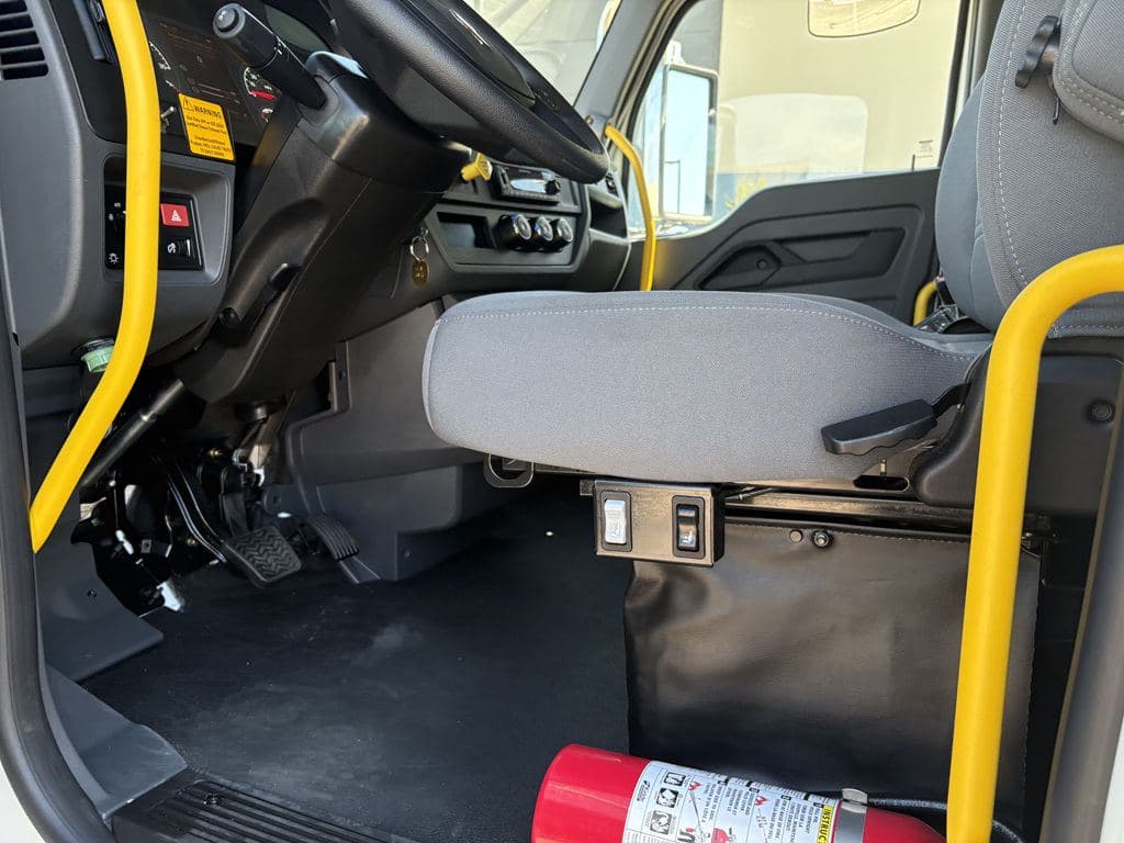 Used 2025 KENWORTH T380 image 3