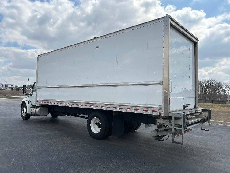 2022 International MV607 Box Truck - 220HP, 6 Speed Automatic, Roll up Door image 6