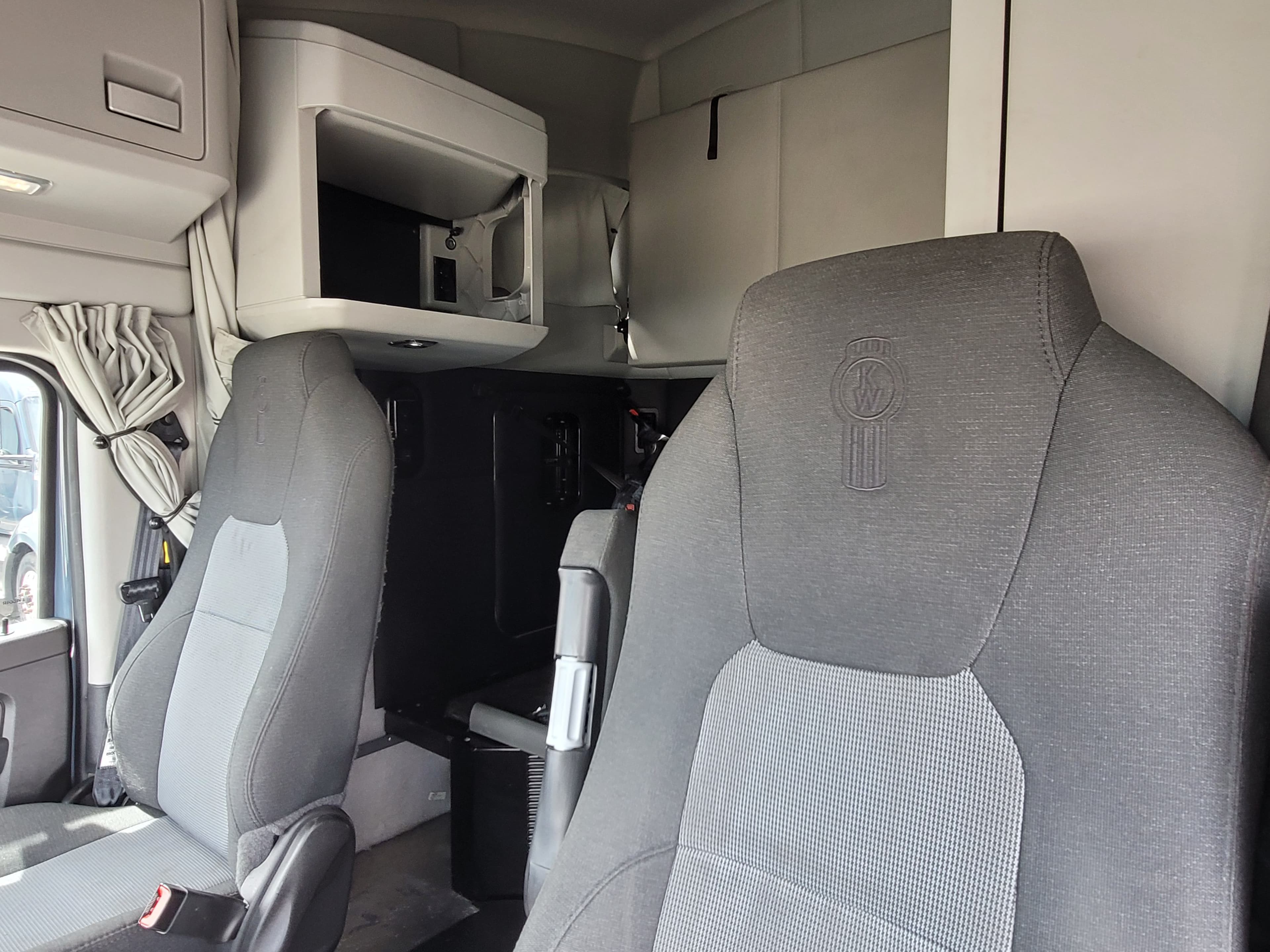 2023 Kenworth T680 image 8