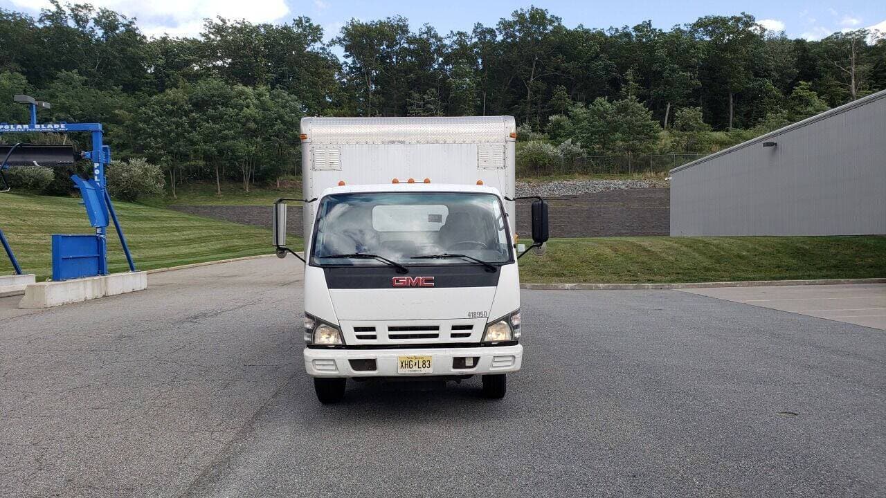 2007 GMC W4500 image 2