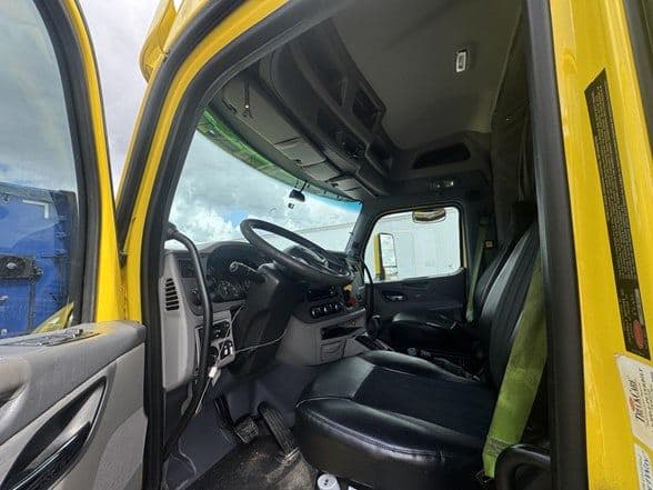 2017 Peterbilt 579 image 6
